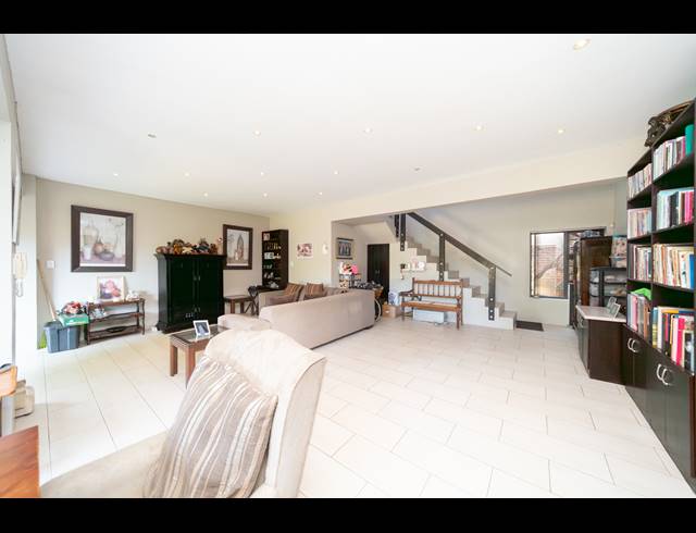 4 BEDROOM HOUSE FOR SALE IN BEACON BAY